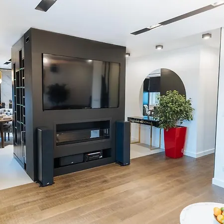 Luxury Penthouse With Jacuzzi Apartment